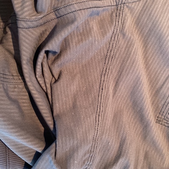 LULULEMON studio crop size 4 - Picture 5 of 6